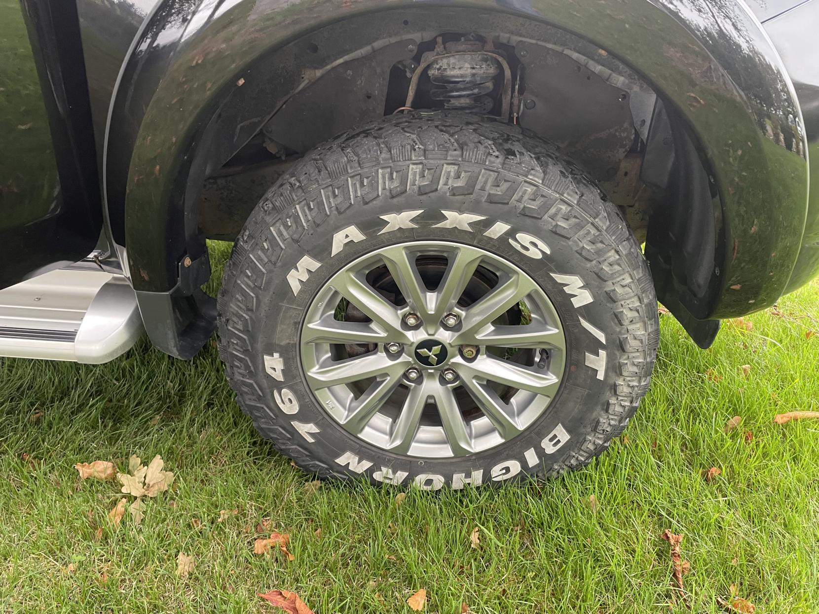 Mitsubishi L200 2.4 DI-D DC Barbarian Pickup Double Cab 4dr Diesel Manual 4WD Euro 6 (178 ps)