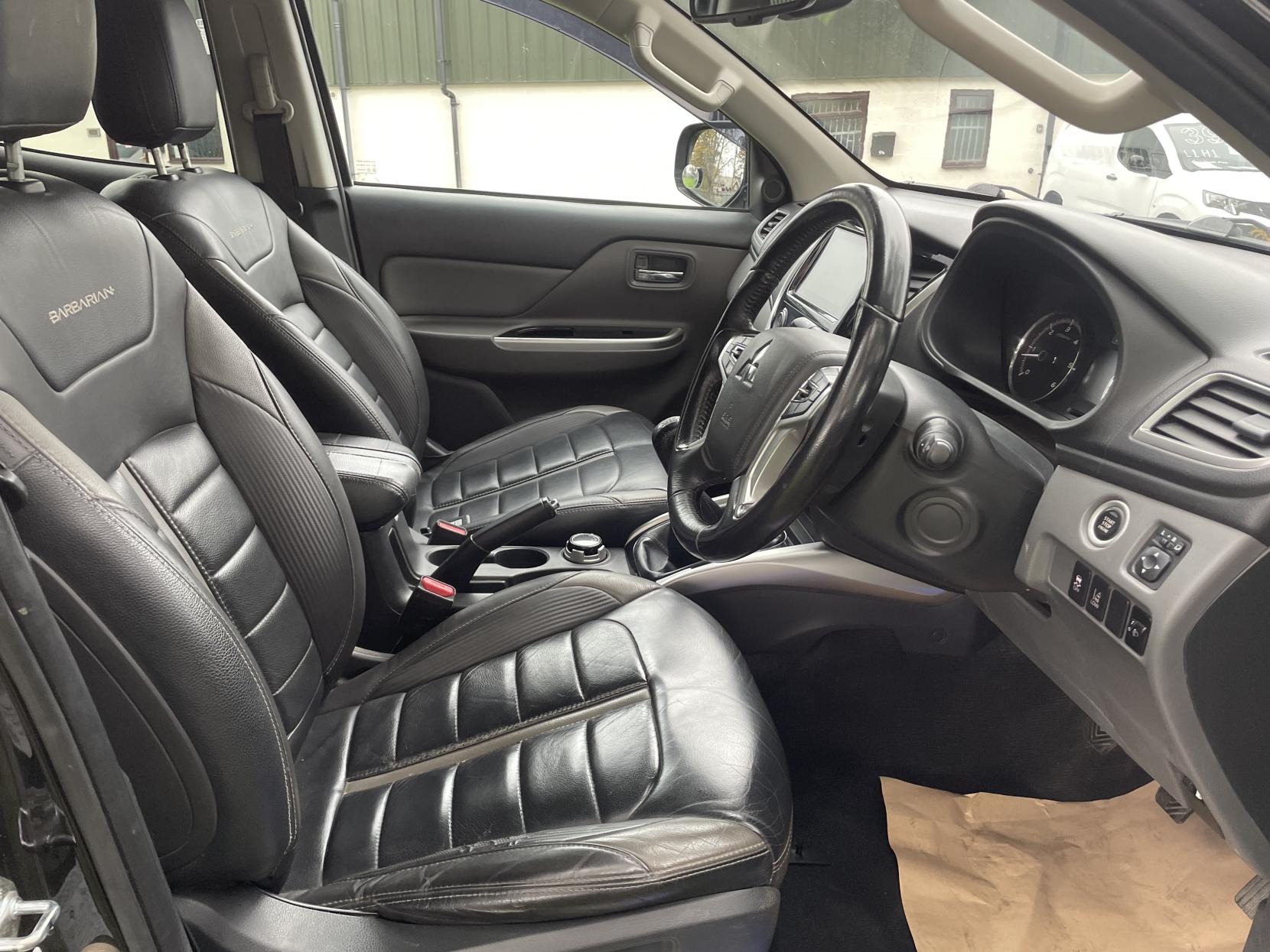 Mitsubishi L200 2.4 DI-D DC Barbarian Pickup Double Cab 4dr Diesel Manual 4WD Euro 6 (178 ps)