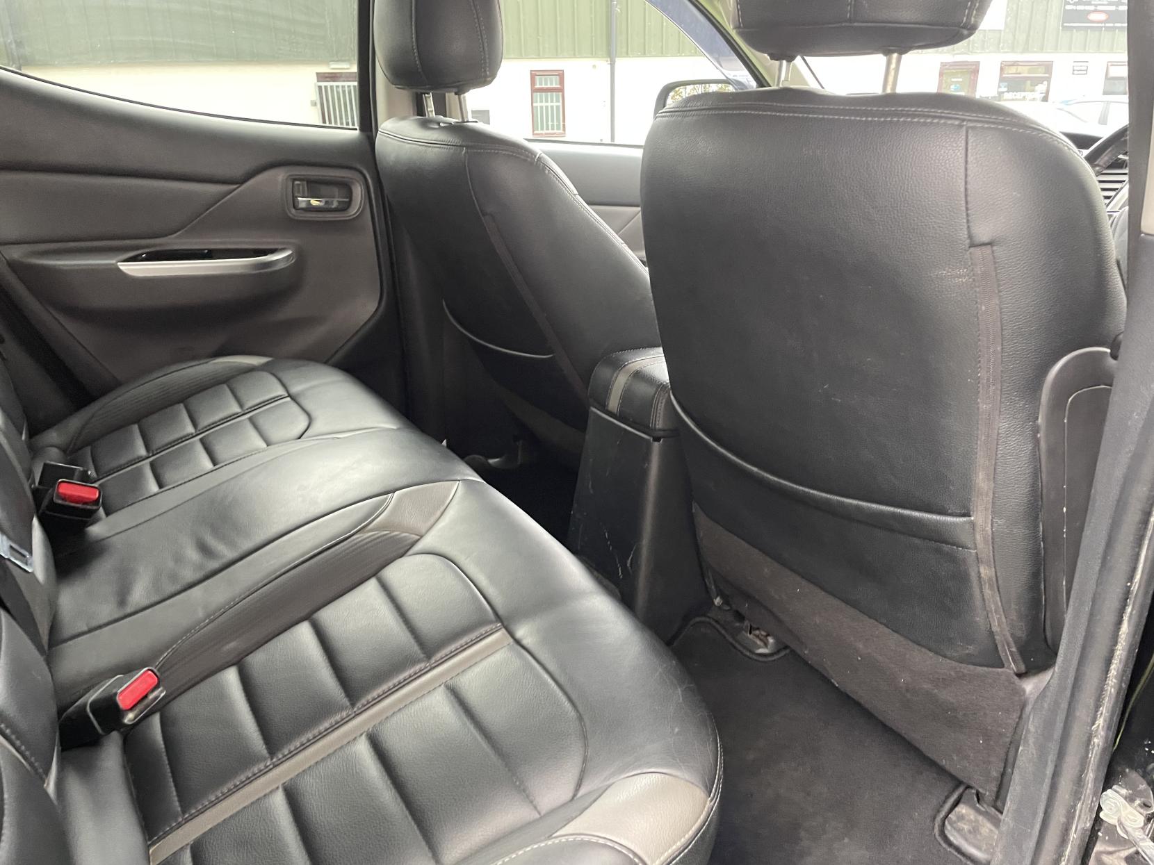 Mitsubishi L200 2.4 DI-D DC Barbarian Pickup Double Cab 4dr Diesel Manual 4WD Euro 6 (178 ps)