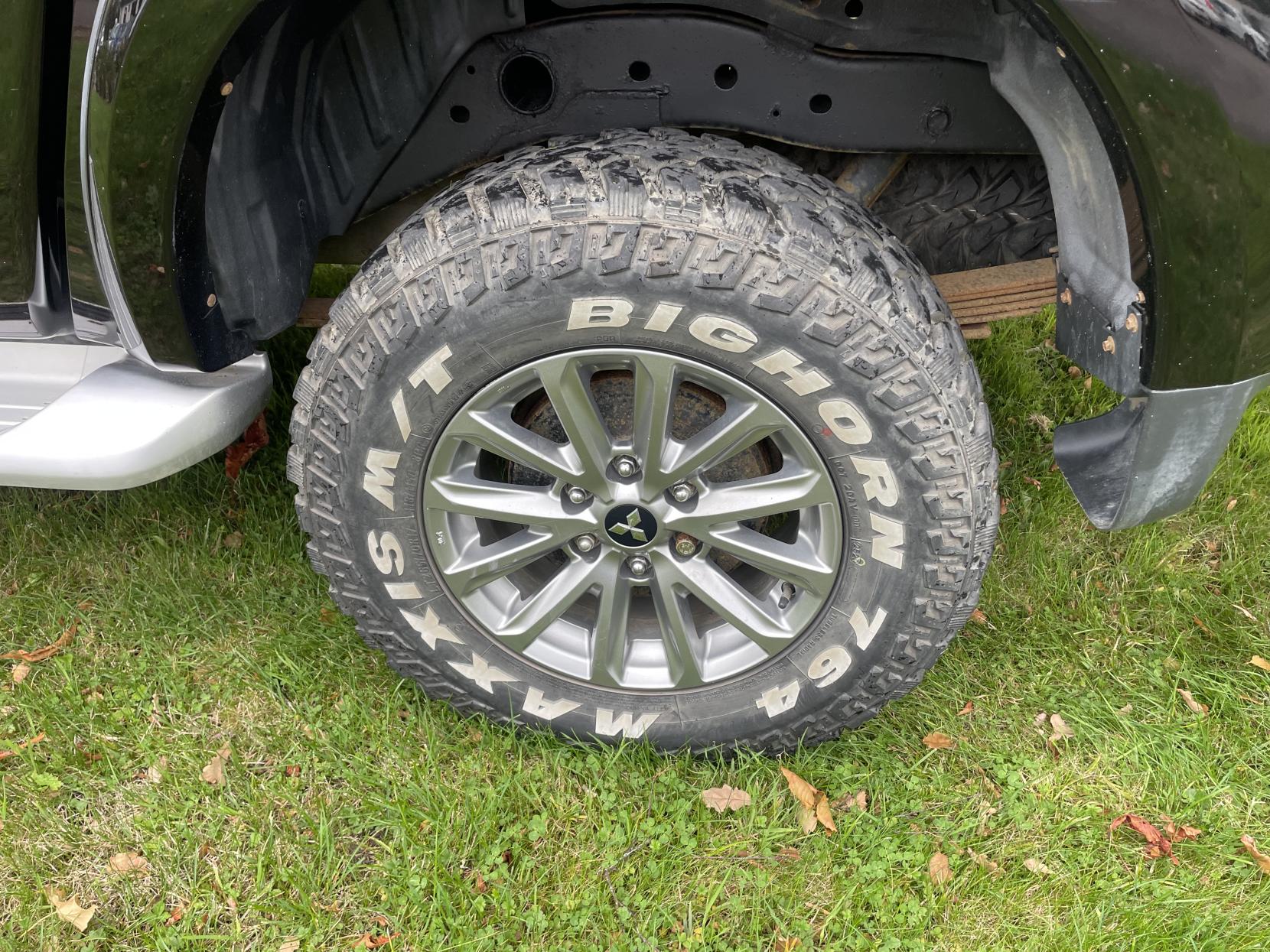 Mitsubishi L200 2.4 DI-D DC Barbarian Pickup Double Cab 4dr Diesel Manual 4WD Euro 6 (178 ps)