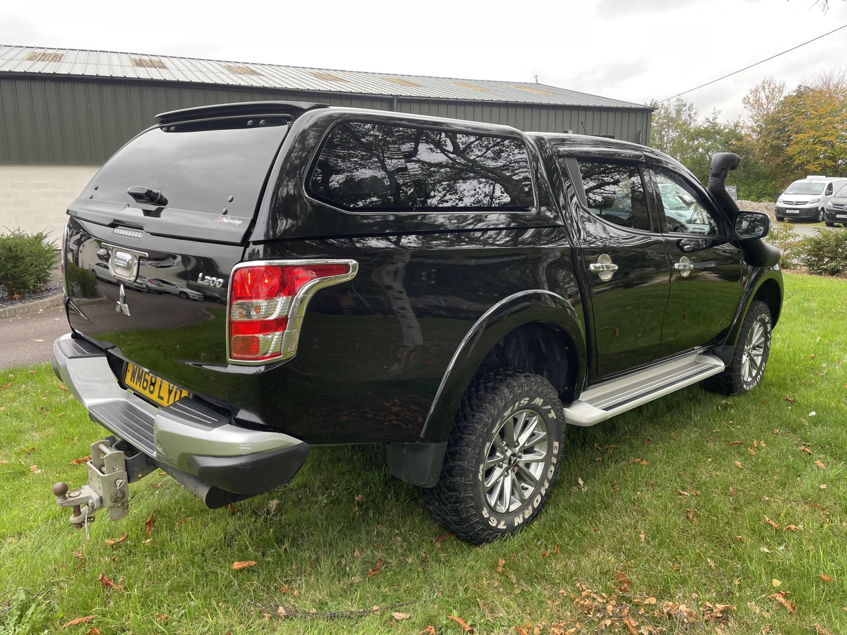 Mitsubishi L200 2.4 DI-D DC Barbarian Pickup Double Cab 4dr Diesel Manual 4WD Euro 6 (178 ps)
