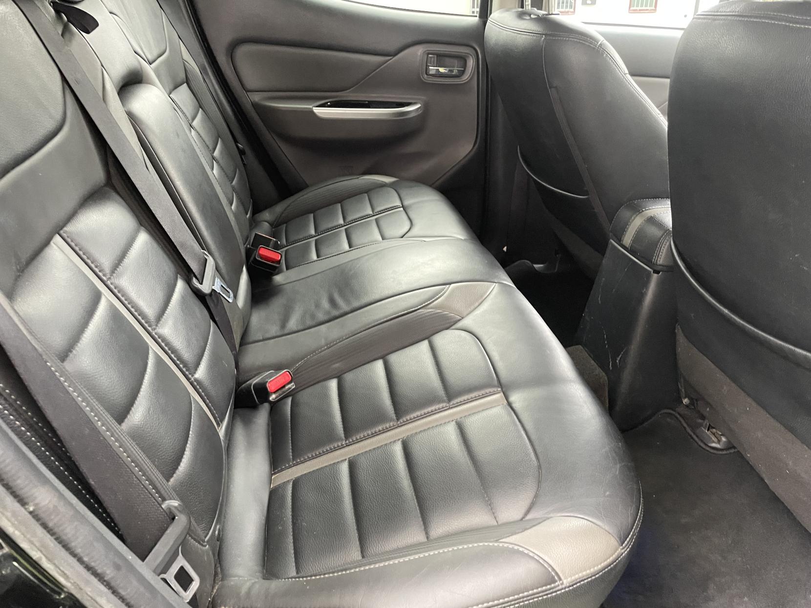 Mitsubishi L200 2.4 DI-D DC Barbarian Pickup Double Cab 4dr Diesel Manual 4WD Euro 6 (178 ps)