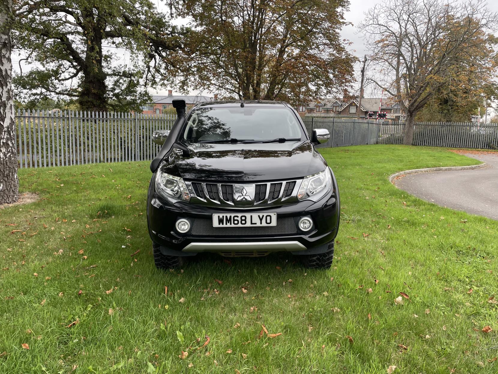 Mitsubishi L200 2.4 DI-D DC Barbarian Pickup Double Cab 4dr Diesel Manual 4WD Euro 6 (178 ps)