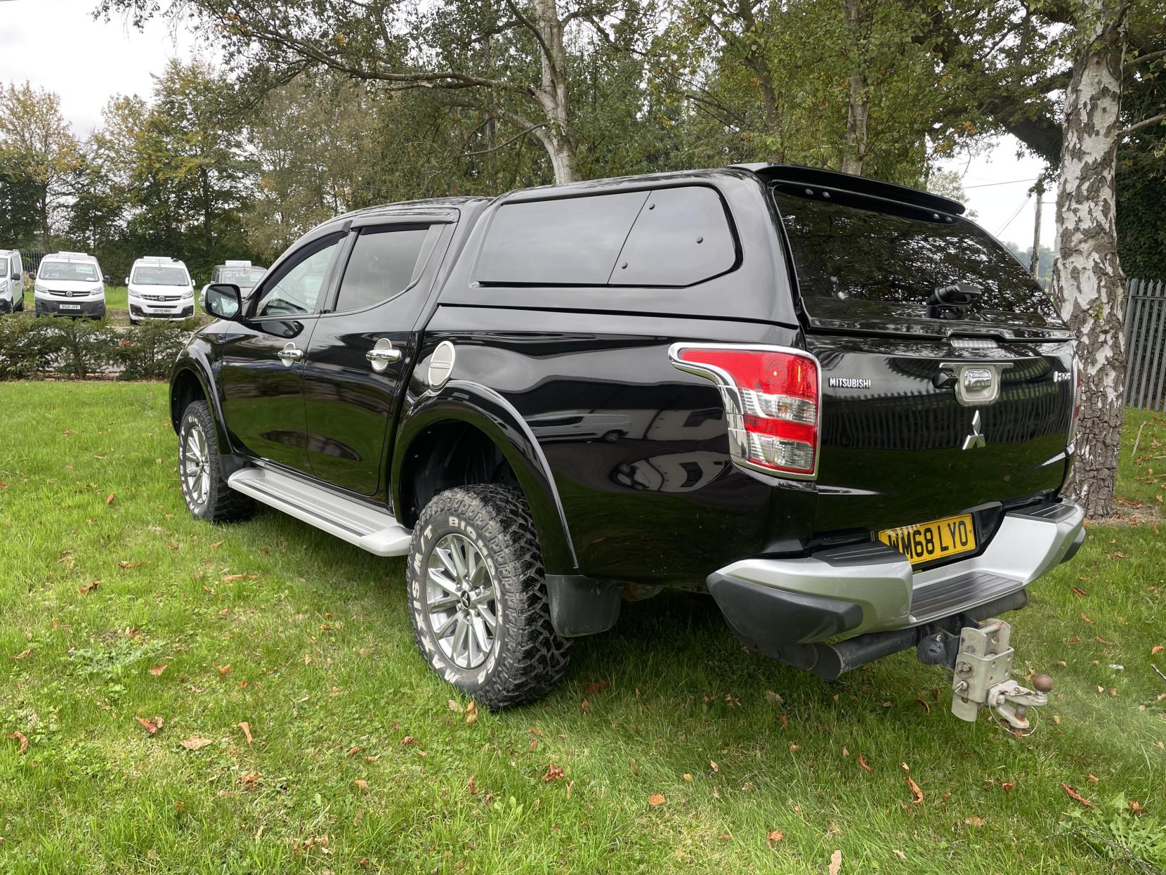 Mitsubishi L200 2.4 DI-D DC Barbarian Pickup Double Cab 4dr Diesel Manual 4WD Euro 6 (178 ps)