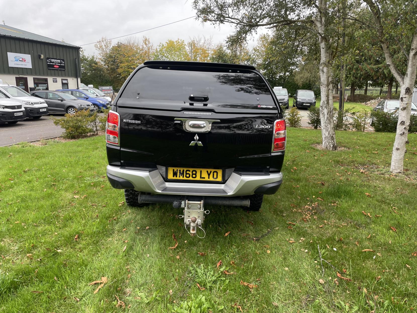 Mitsubishi L200 2.4 DI-D DC Barbarian Pickup Double Cab 4dr Diesel Manual 4WD Euro 6 (178 ps)