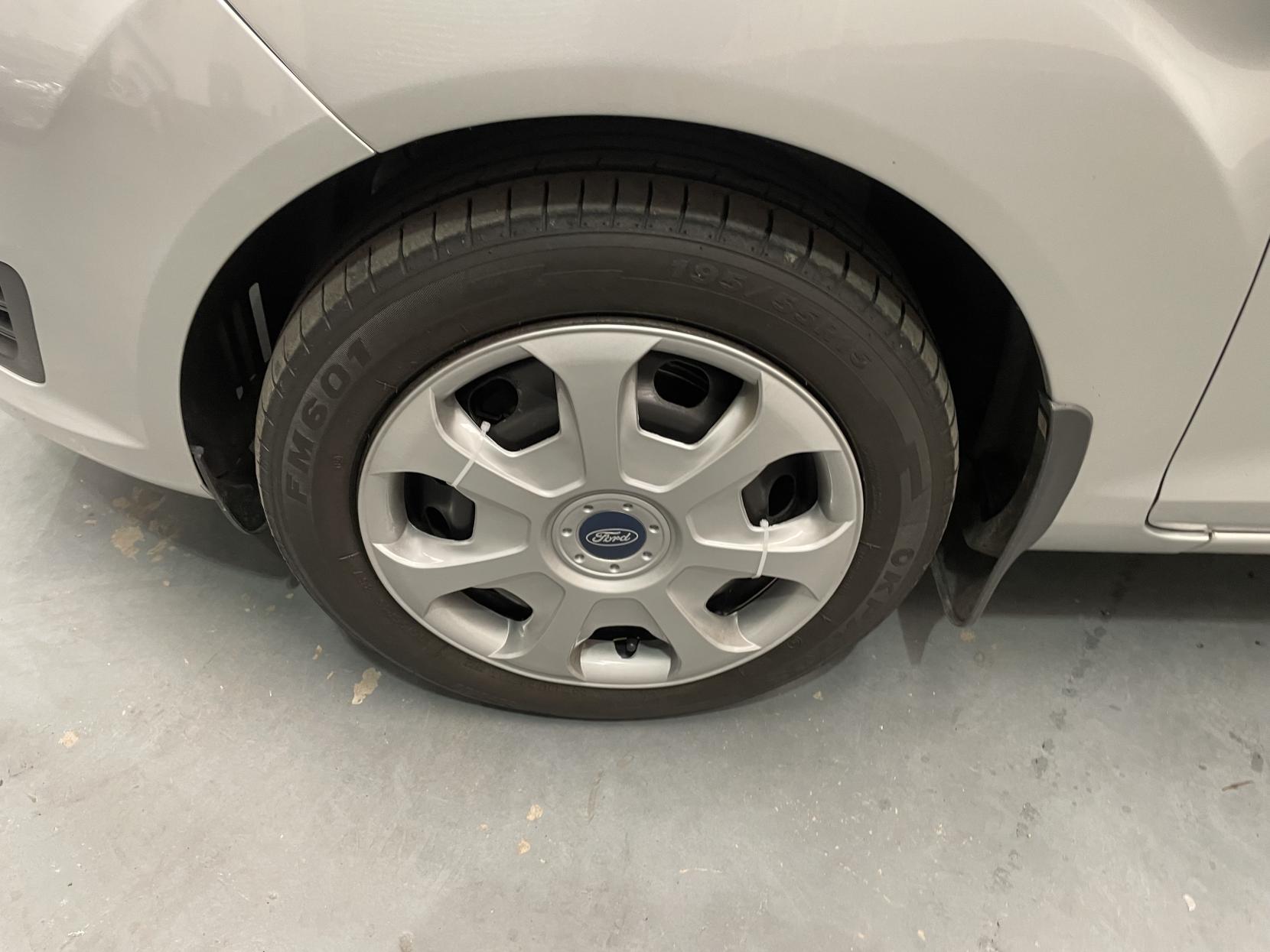 Vehicle Image 15