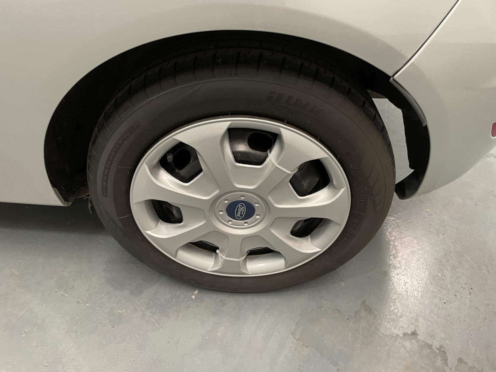 Vehicle Image 14