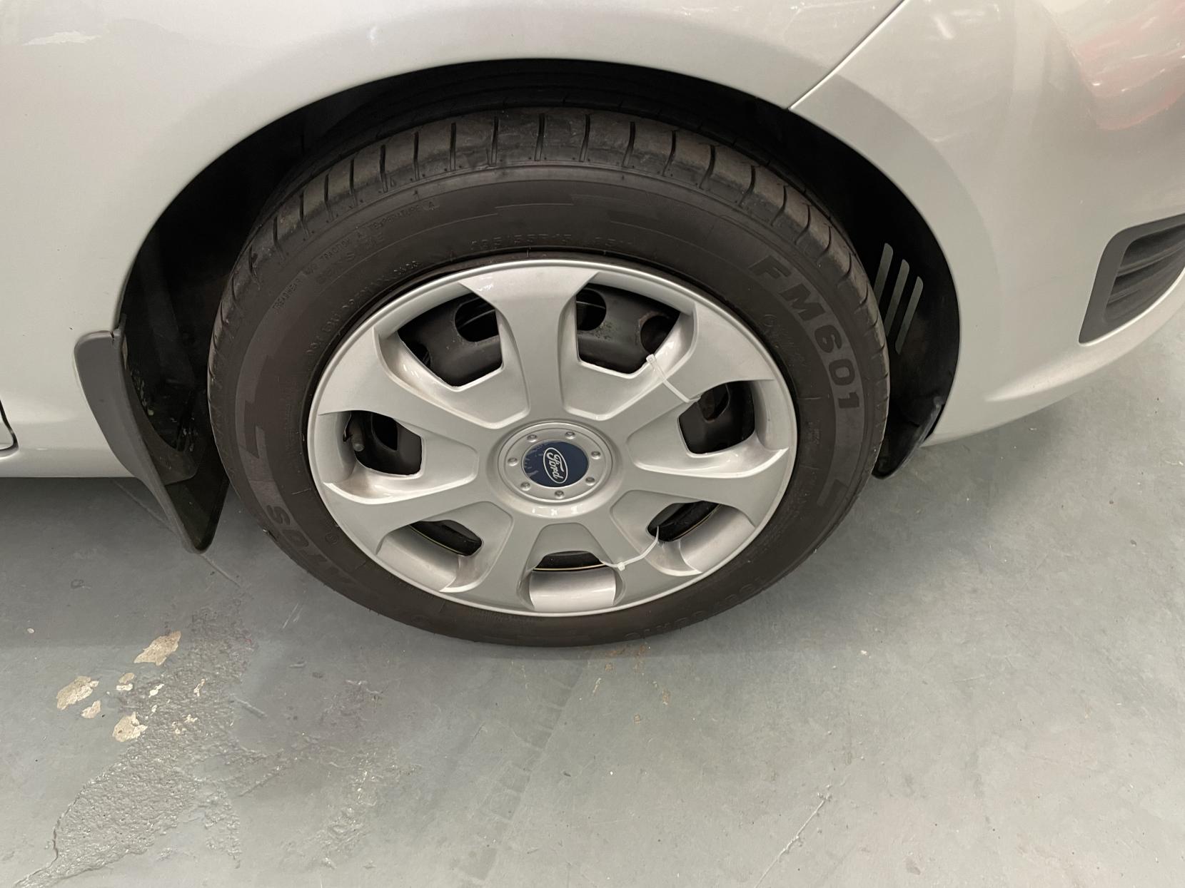 Vehicle Image 12