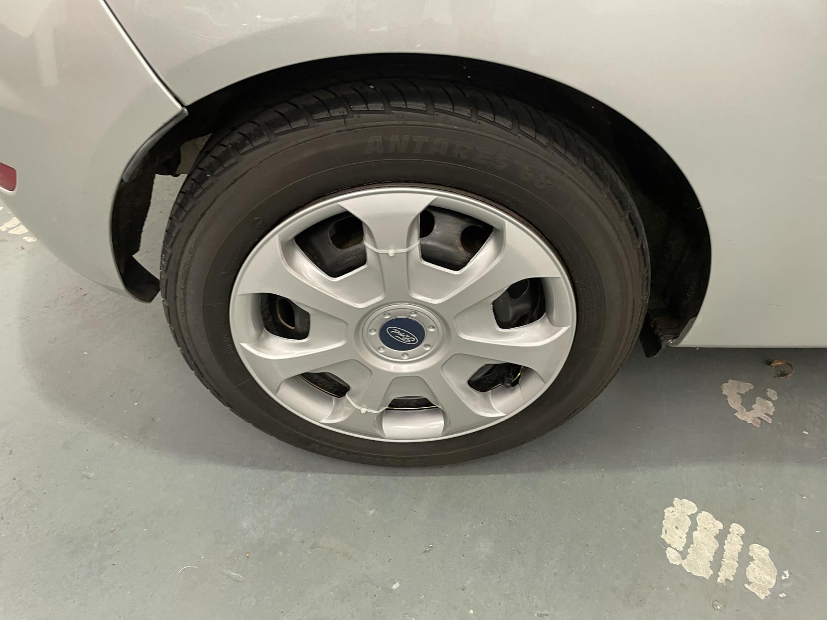 Vehicle Image 13
