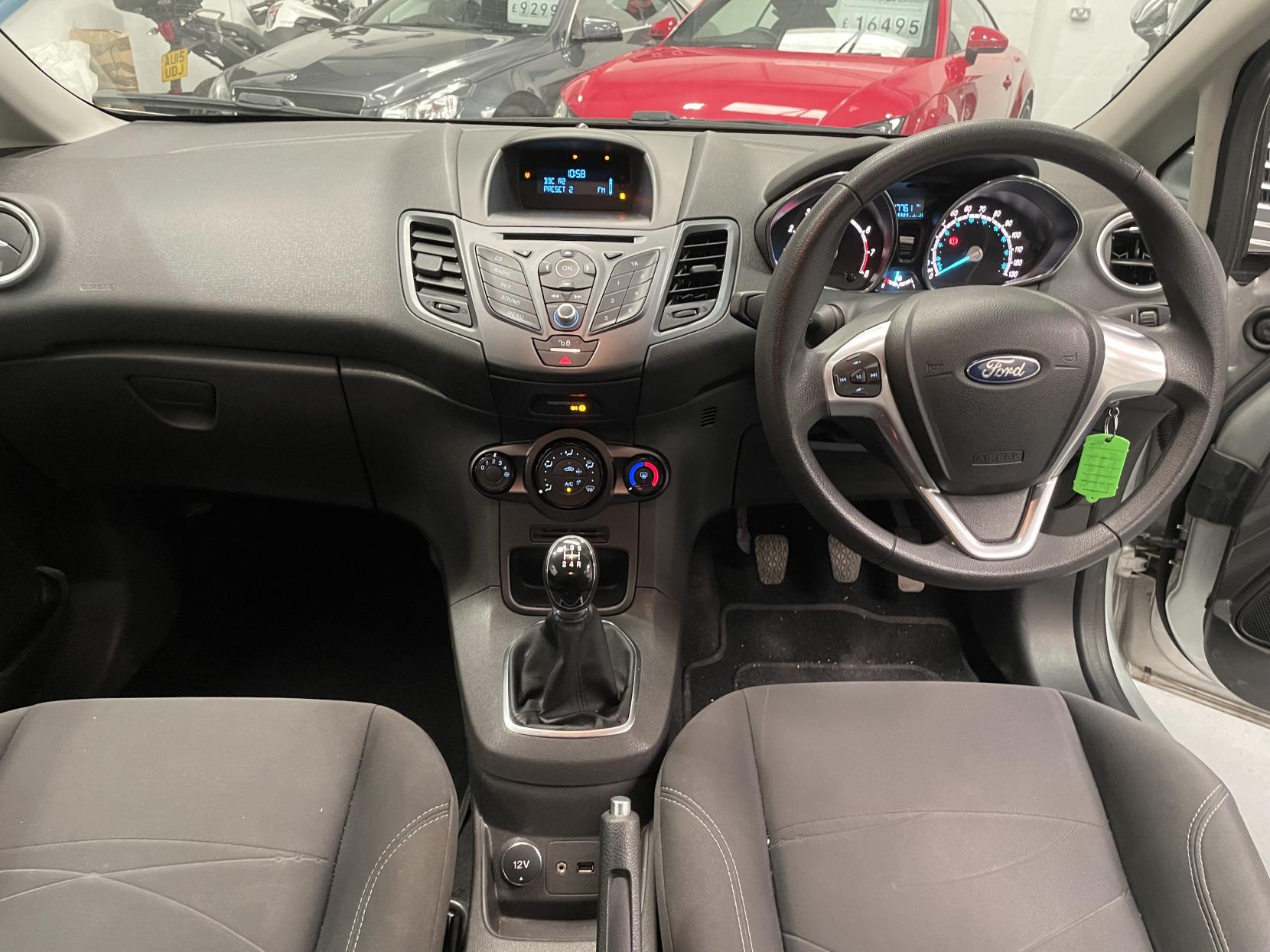 Vehicle Image 7