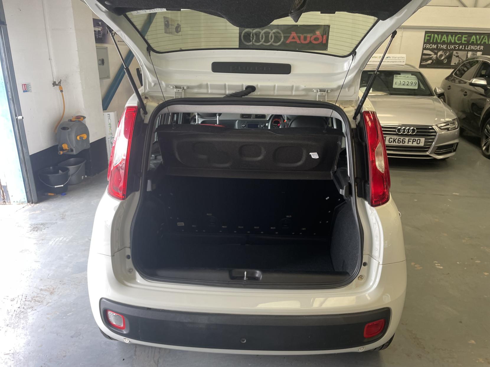 Vehicle Image 7