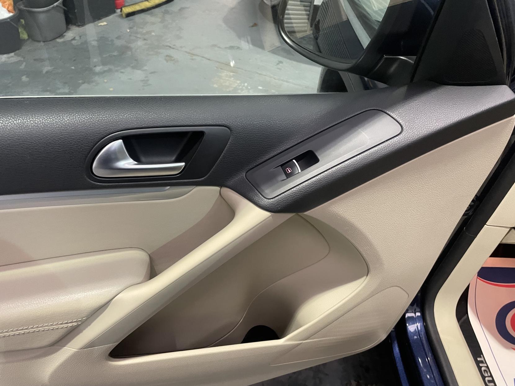 Volkswagen Tiguan 2.0 TDI BlueMotion Tech Match SUV 5dr Diesel DSG 4WD Euro 5 (s/s) (177 ps)