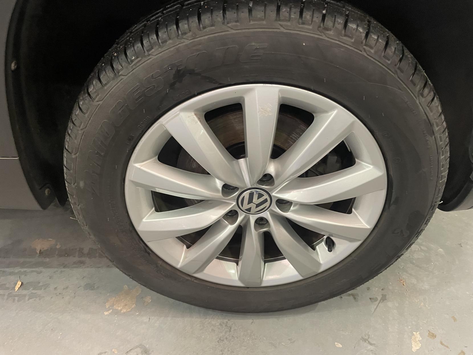 Volkswagen Tiguan 2.0 TDI BlueMotion Tech Match SUV 5dr Diesel DSG 4WD Euro 5 (s/s) (177 ps)