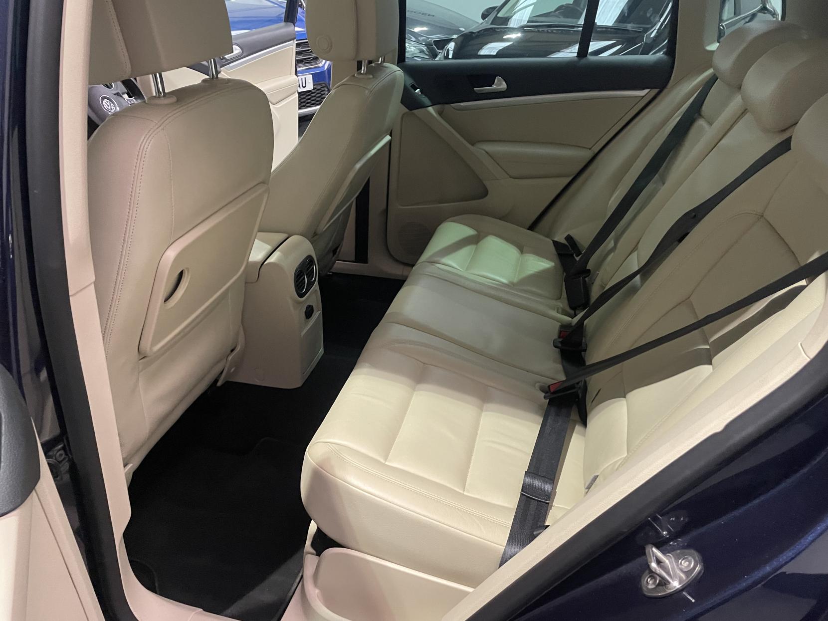 Volkswagen Tiguan 2.0 TDI BlueMotion Tech Match SUV 5dr Diesel DSG 4WD Euro 5 (s/s) (177 ps)