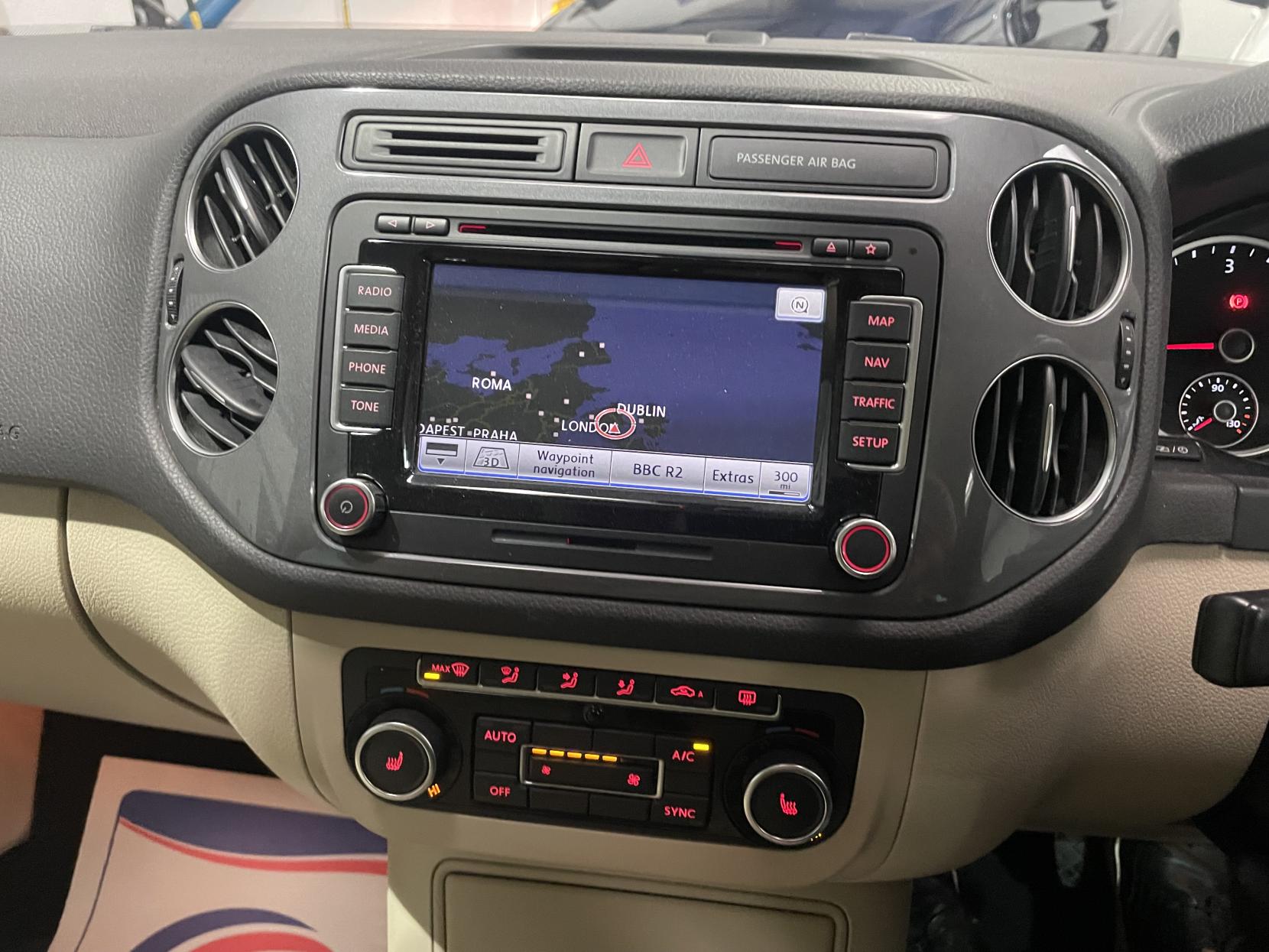 Volkswagen Tiguan 2.0 TDI BlueMotion Tech Match SUV 5dr Diesel DSG 4WD Euro 5 (s/s) (177 ps)