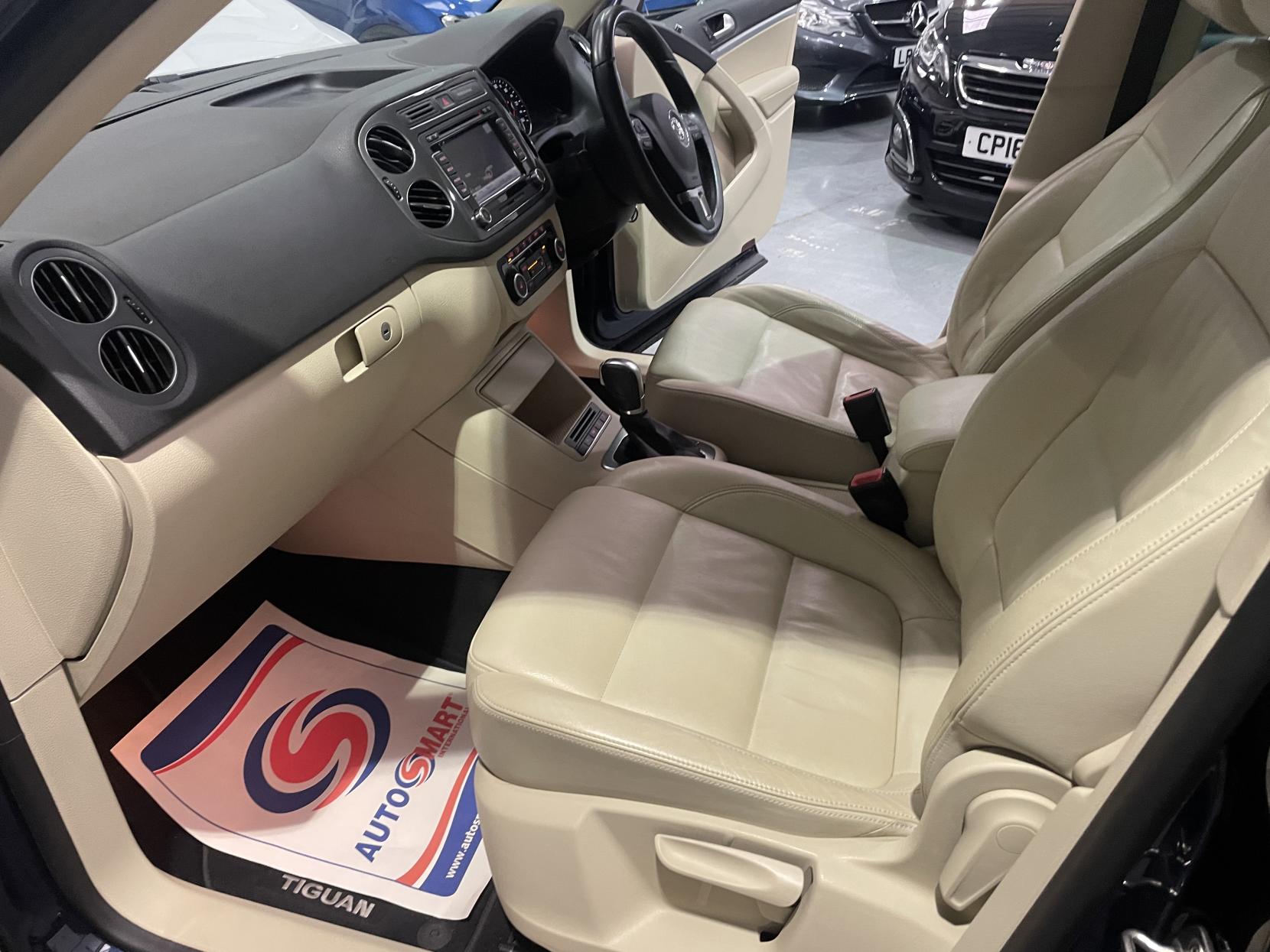 Volkswagen Tiguan 2.0 TDI BlueMotion Tech Match SUV 5dr Diesel DSG 4WD Euro 5 (s/s) (177 ps)