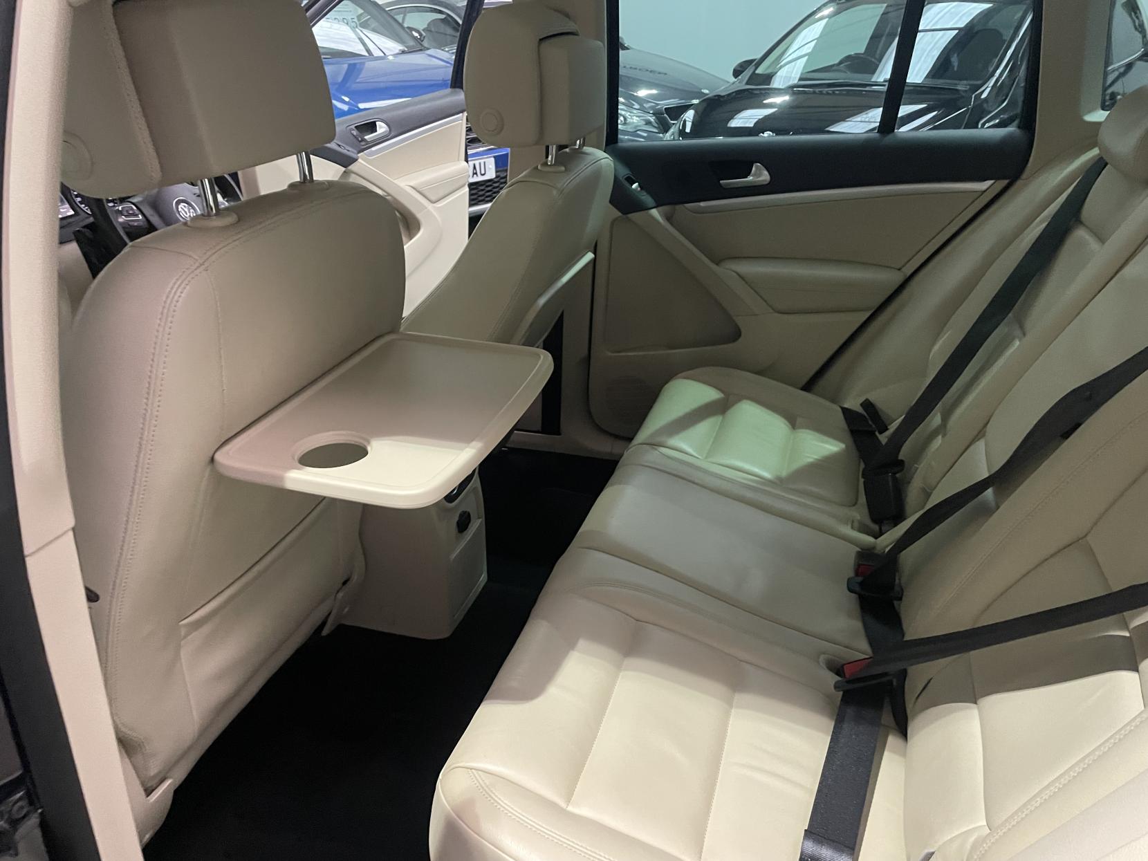 Volkswagen Tiguan 2.0 TDI BlueMotion Tech Match SUV 5dr Diesel DSG 4WD Euro 5 (s/s) (177 ps)