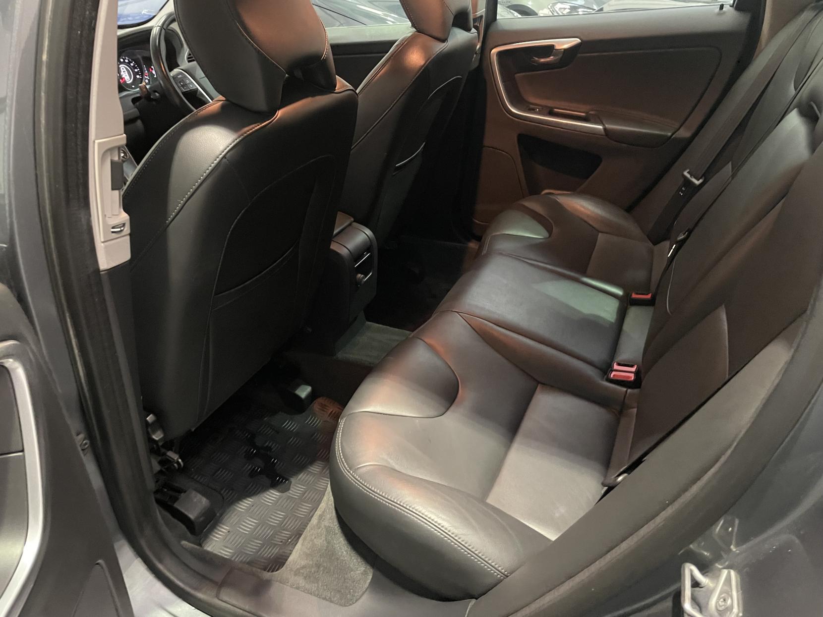 Volvo XC60 2.0 D4 SE Nav SUV 5dr Diesel Manual Euro 6 (s/s) (190 ps)