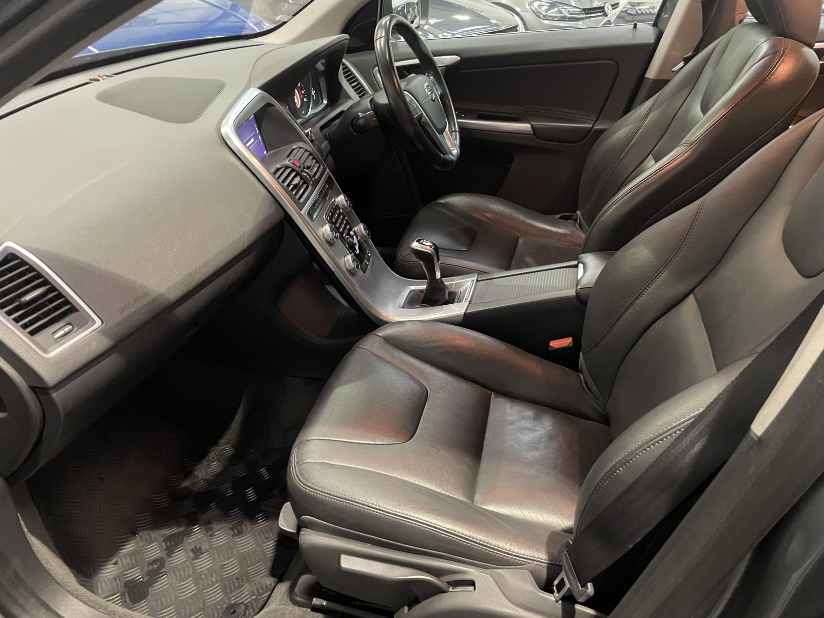 Volvo XC60 2.0 D4 SE Nav SUV 5dr Diesel Manual Euro 6 (s/s) (190 ps)