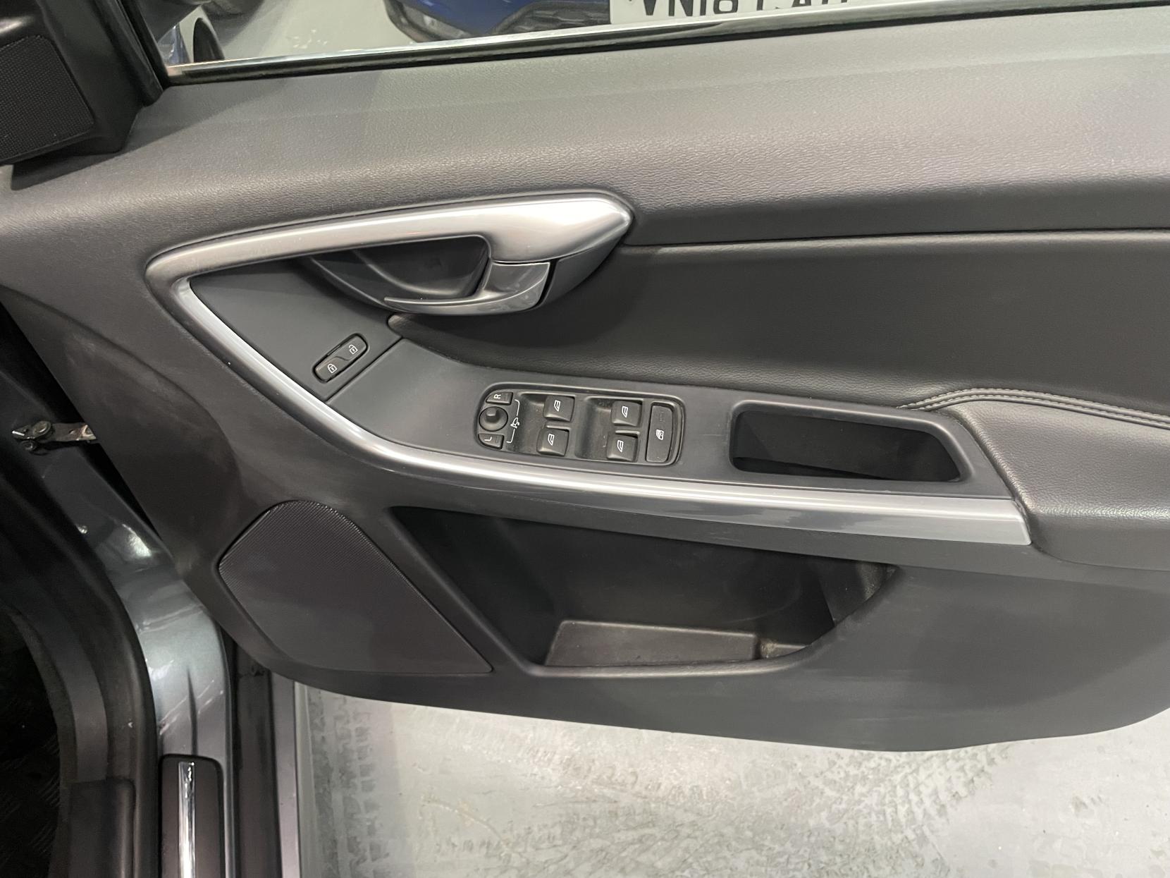 Volvo XC60 2.0 D4 SE Nav SUV 5dr Diesel Manual Euro 6 (s/s) (190 ps)