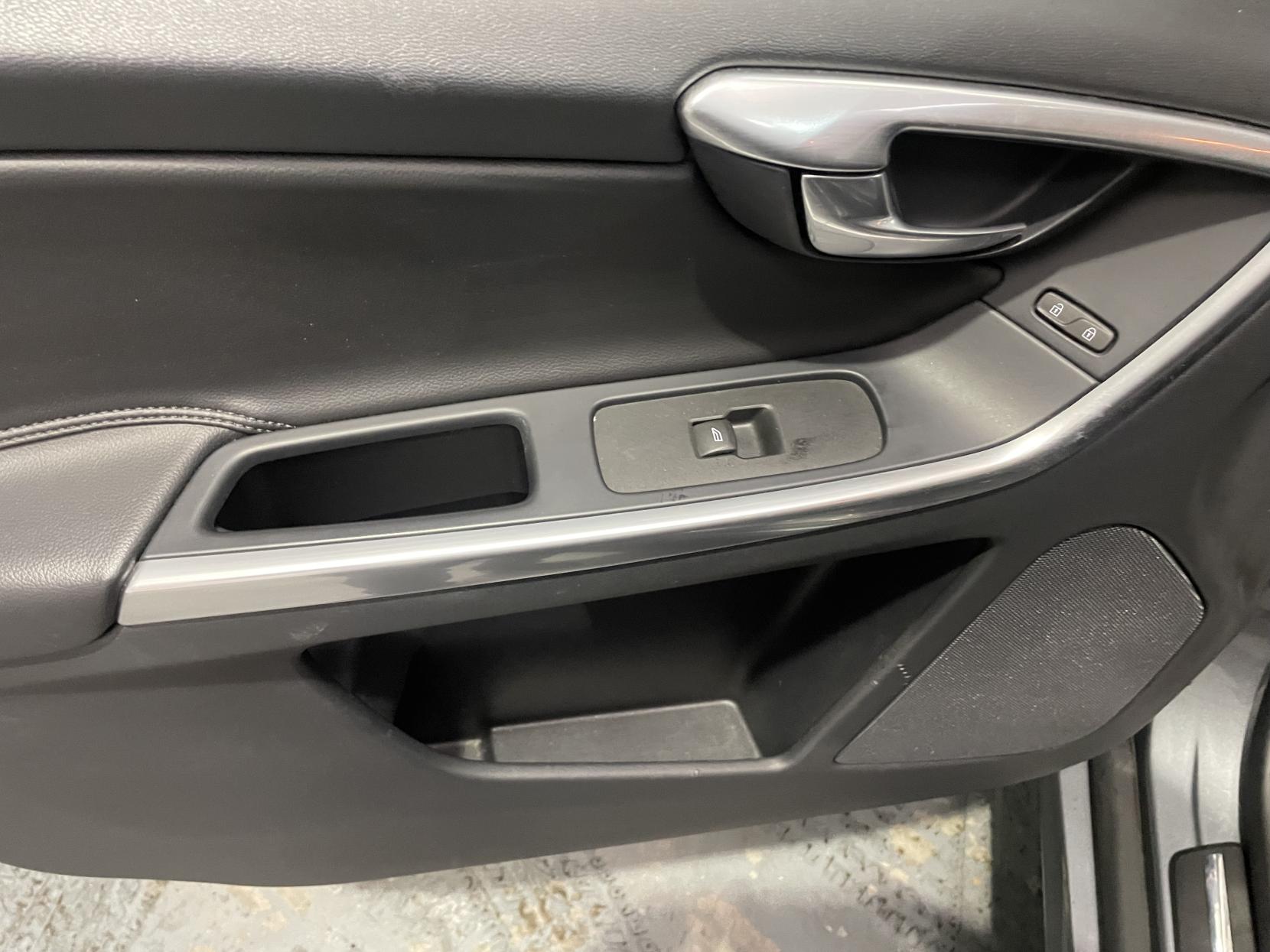 Volvo XC60 2.0 D4 SE Nav SUV 5dr Diesel Manual Euro 6 (s/s) (190 ps)