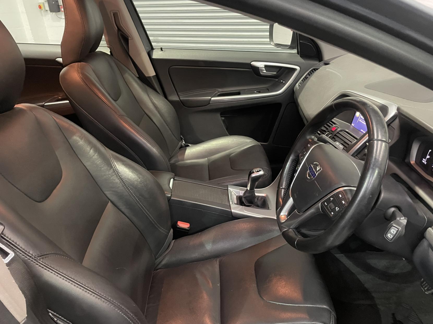 Volvo XC60 2.0 D4 SE Nav SUV 5dr Diesel Manual Euro 6 (s/s) (190 ps)