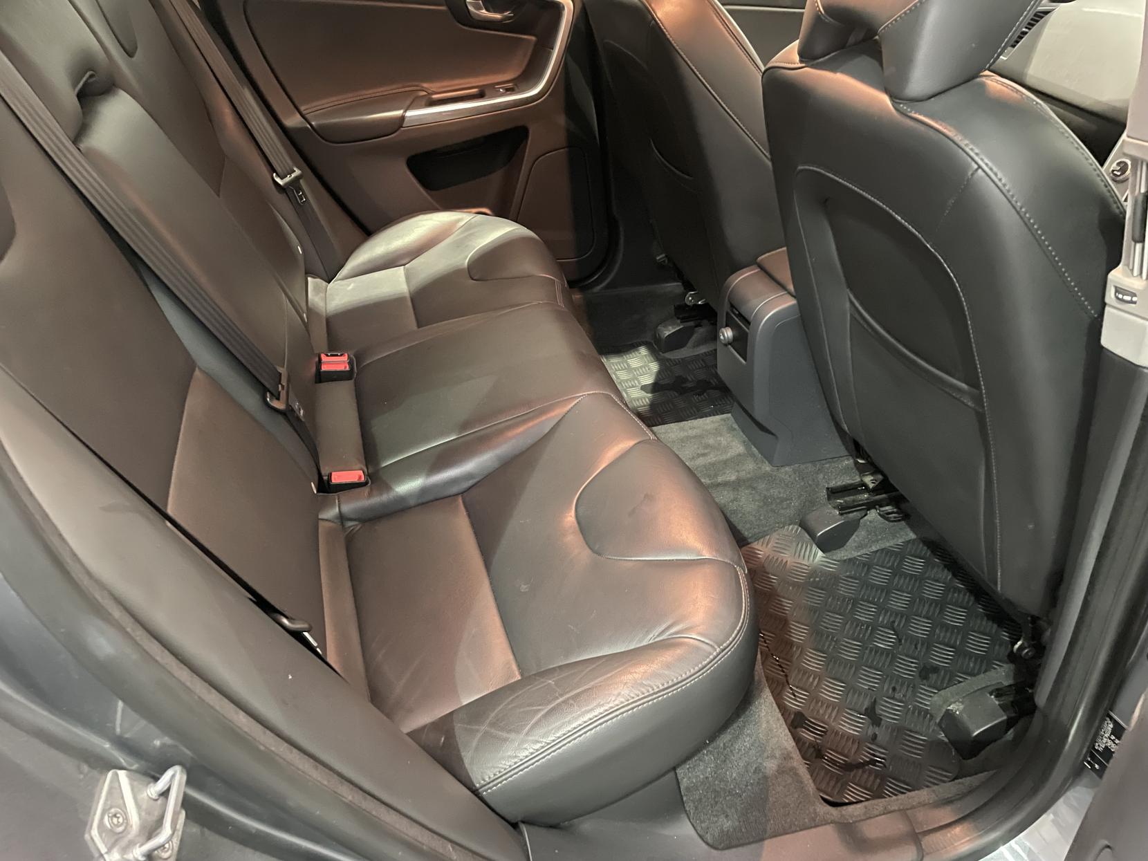 Volvo XC60 2.0 D4 SE Nav SUV 5dr Diesel Manual Euro 6 (s/s) (190 ps)