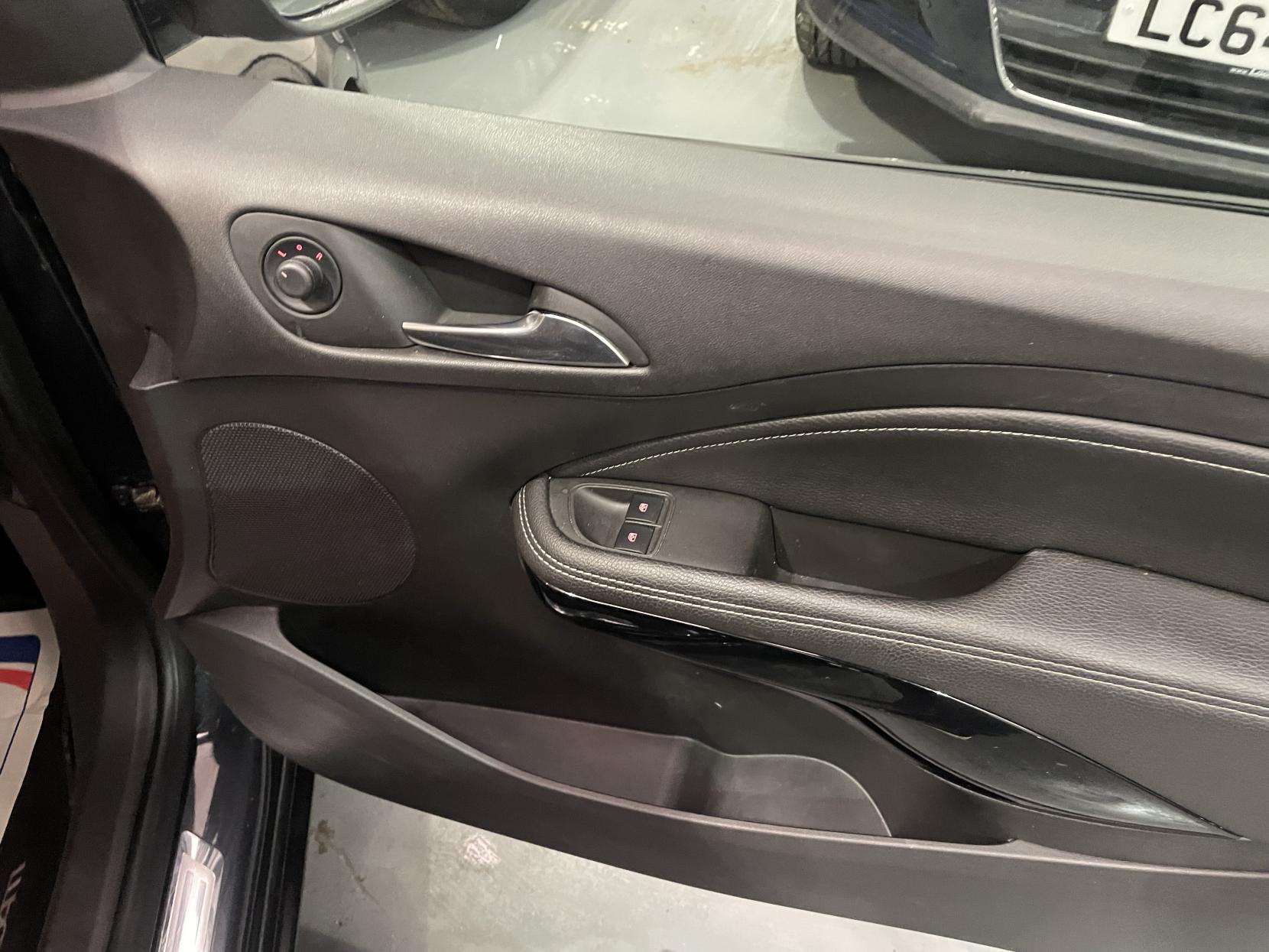 Vauxhall ADAM 1.4 16v SLAM Hatchback 3dr Petrol Manual Euro 5 (100 ps)