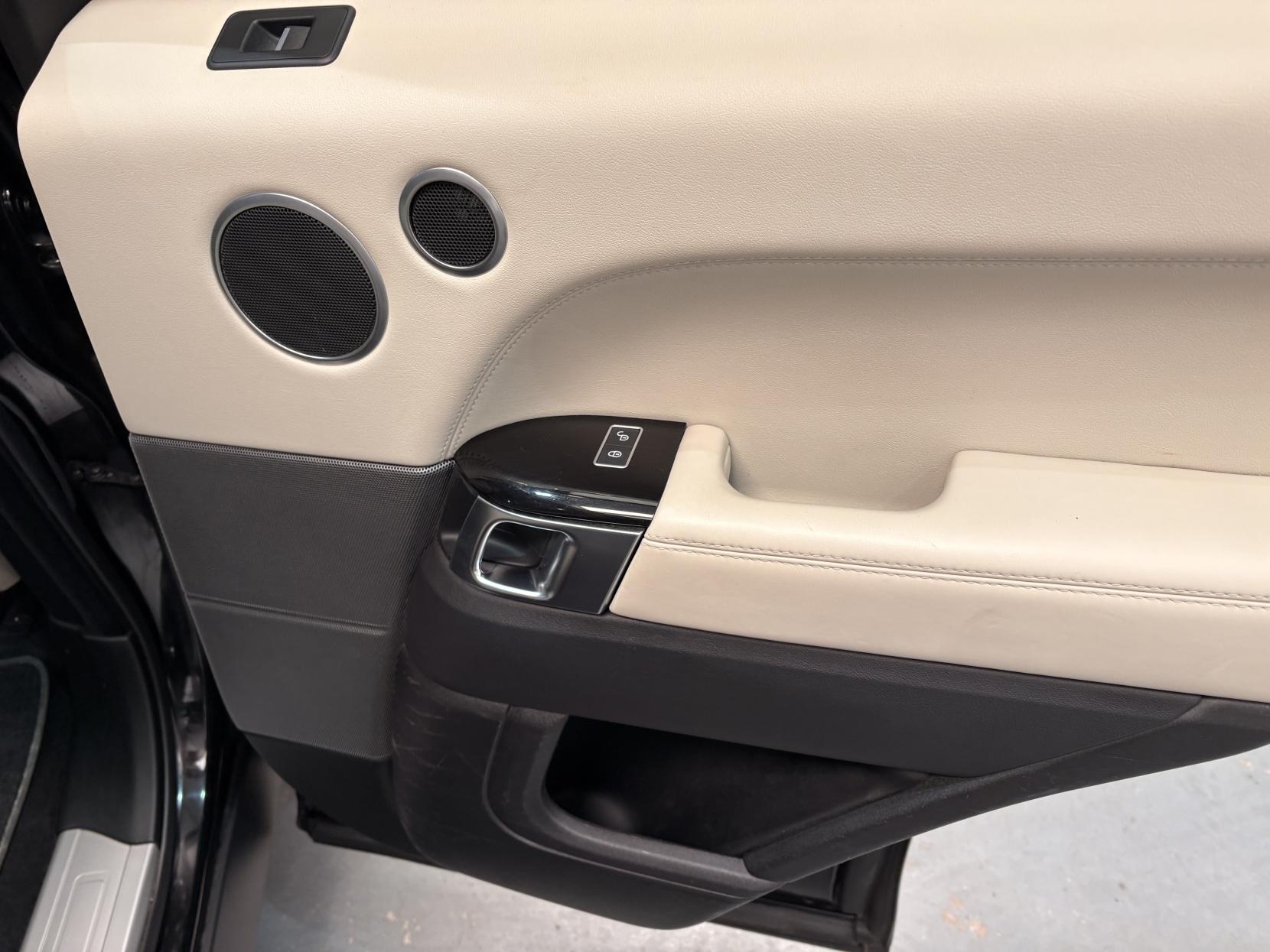 Land Rover Range Rover Sport 3.0 SD V6 HSE SUV 5dr Diesel Auto 4WD Euro 6 (s/s) (306 ps)