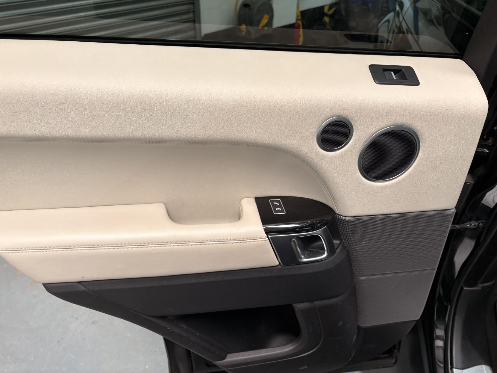 Land Rover Range Rover Sport 3.0 SD V6 HSE SUV 5dr Diesel Auto 4WD Euro 6 (s/s) (306 ps)