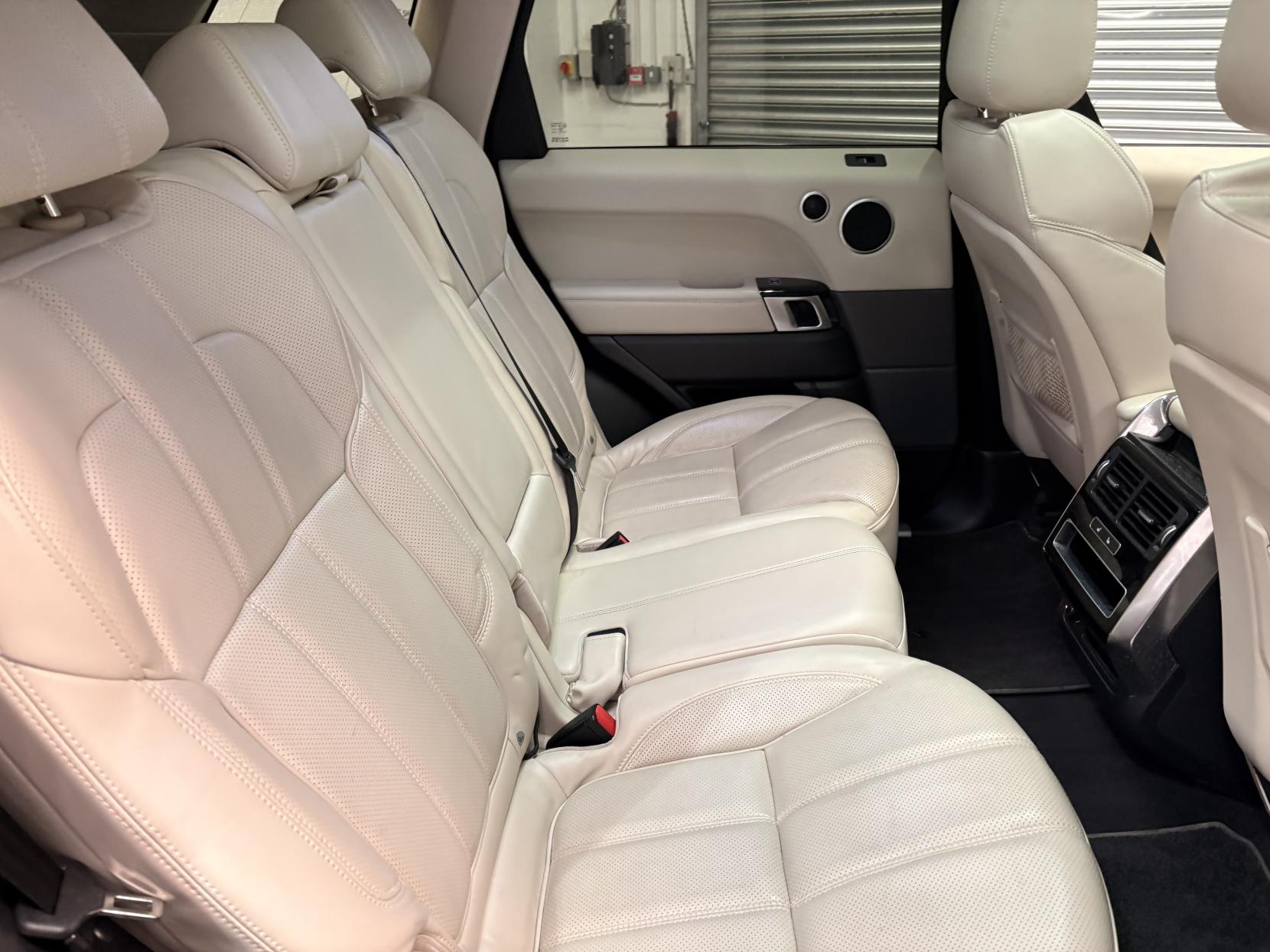 Land Rover Range Rover Sport 3.0 SD V6 HSE SUV 5dr Diesel Auto 4WD Euro 6 (s/s) (306 ps)