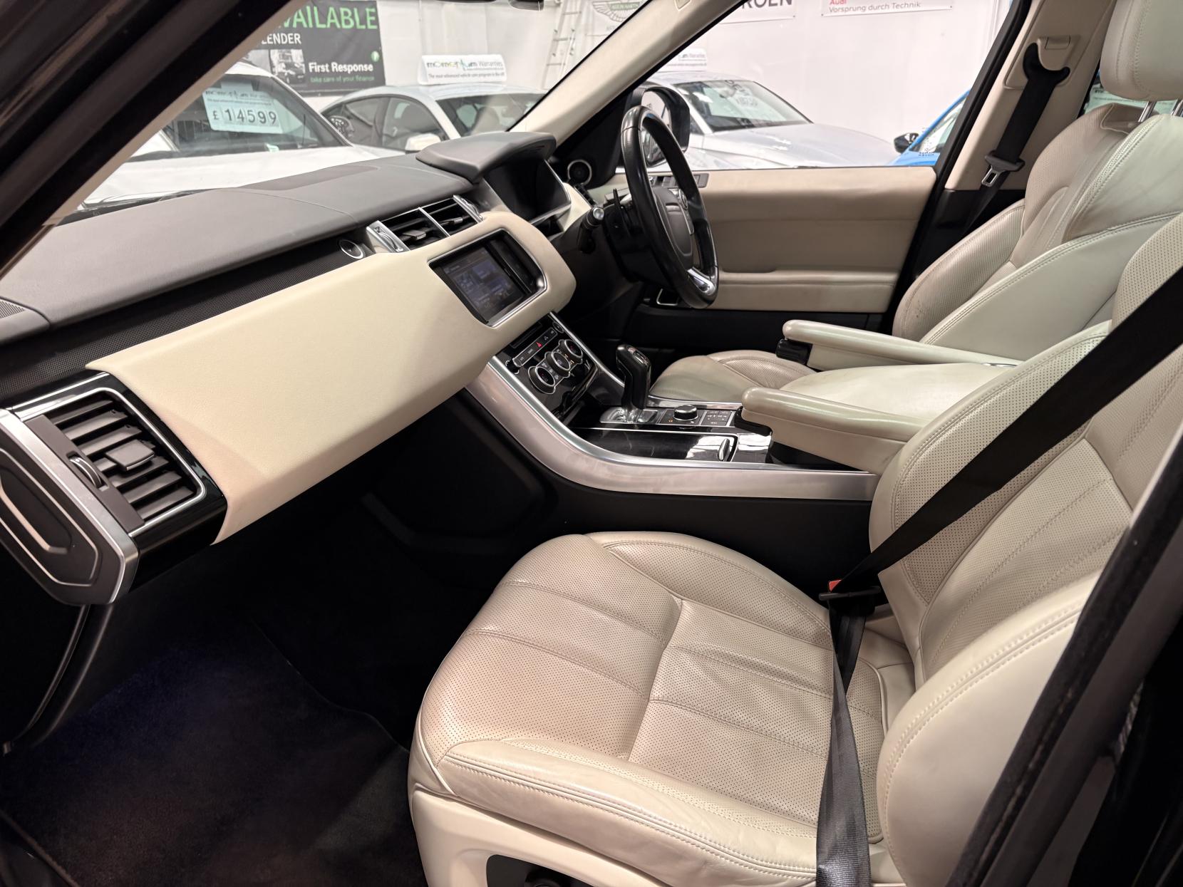 Land Rover Range Rover Sport 3.0 SD V6 HSE SUV 5dr Diesel Auto 4WD Euro 6 (s/s) (306 ps)